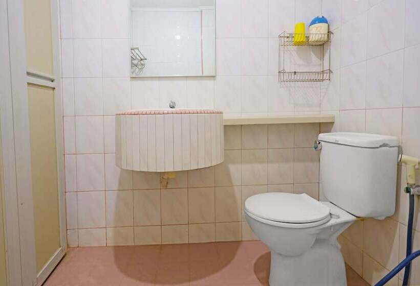 Otel Collection O 91760 Sangrila