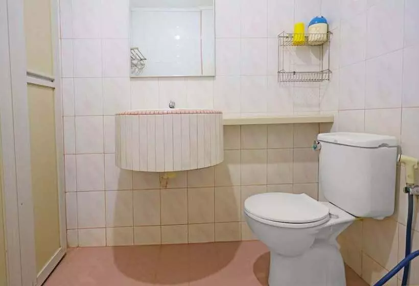 Hotelli Collection O 91760 Sangrila