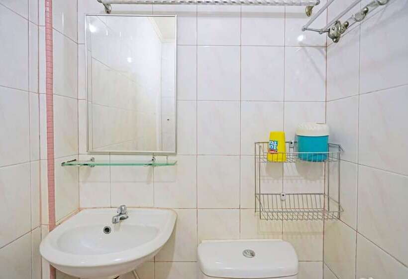 Otel Collection O 91760 Sangrila