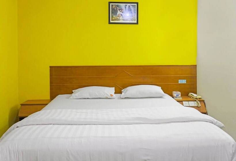 Otel Collection O 91760 Sangrila