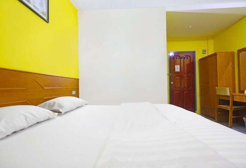 Otel Collection O 91760 Sangrila