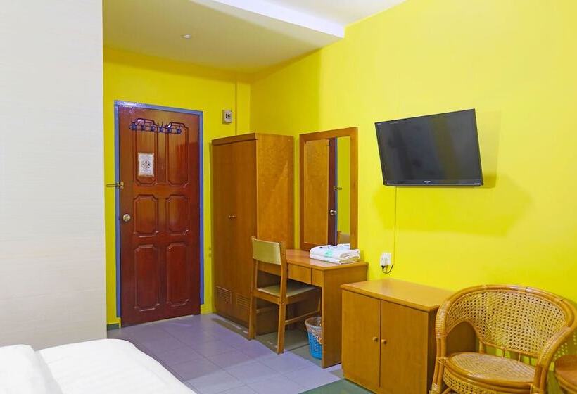 Otel Collection O 91760 Sangrila