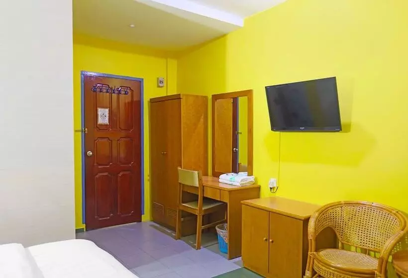 Hotelli Collection O 91760 Sangrila