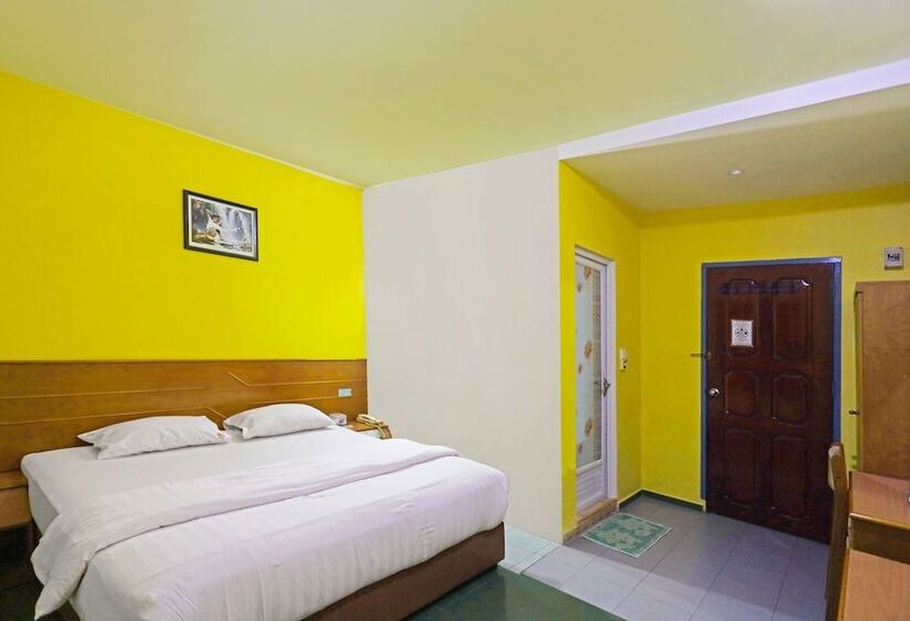 Otel Collection O 91760 Sangrila