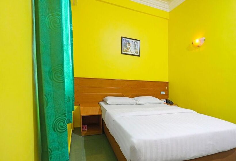 Otel Collection O 91760 Sangrila