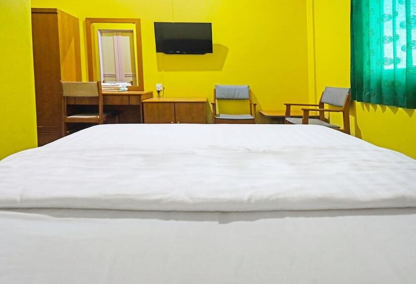 Otel Collection O 91760 Sangrila