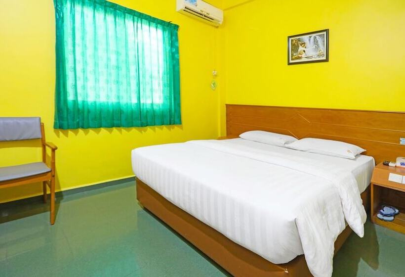 Otel Collection O 91760 Sangrila