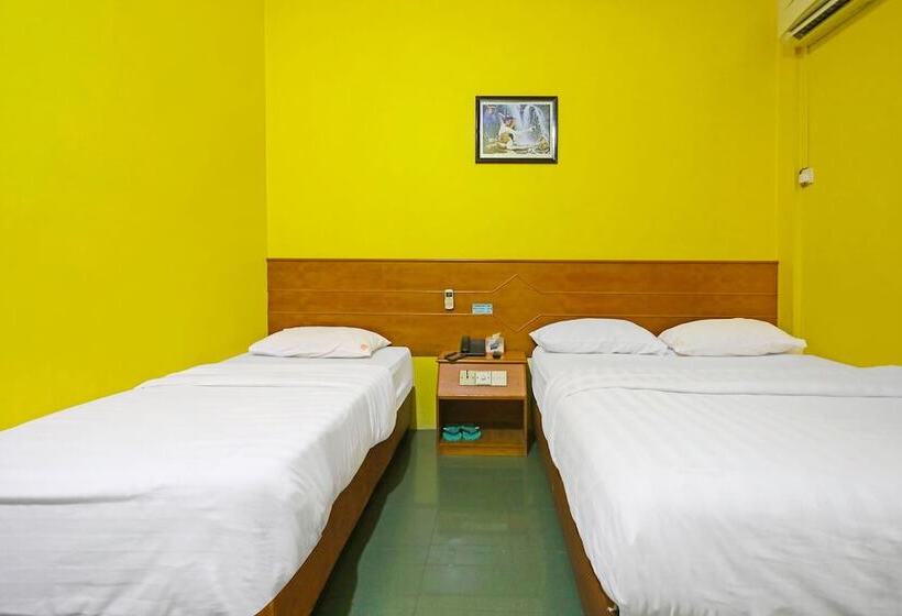 Otel Collection O 91760 Sangrila