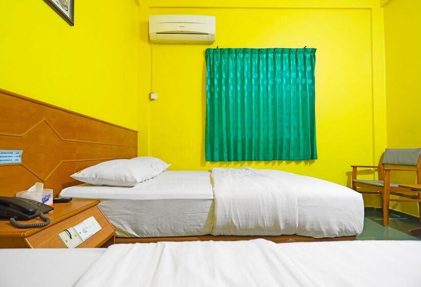 Otel Collection O 91760 Sangrila