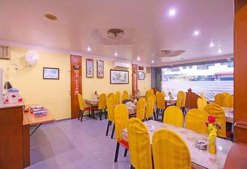 Hotelli Collection O 91760 Sangrila