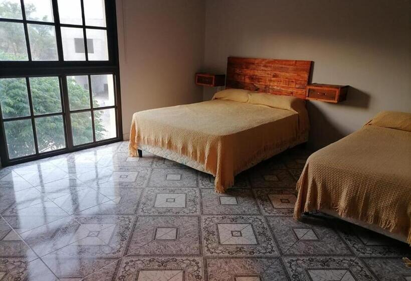 هتل Las Tres Marías