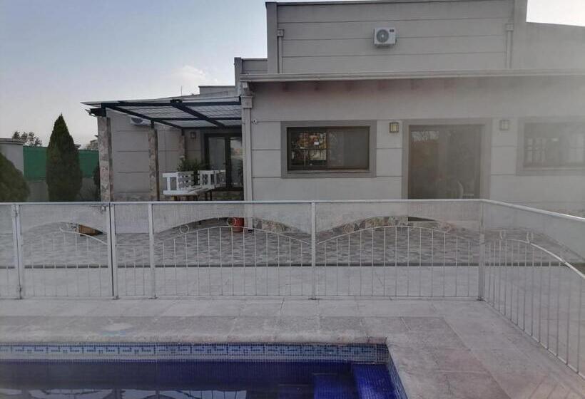 هتل Las Tres Marías