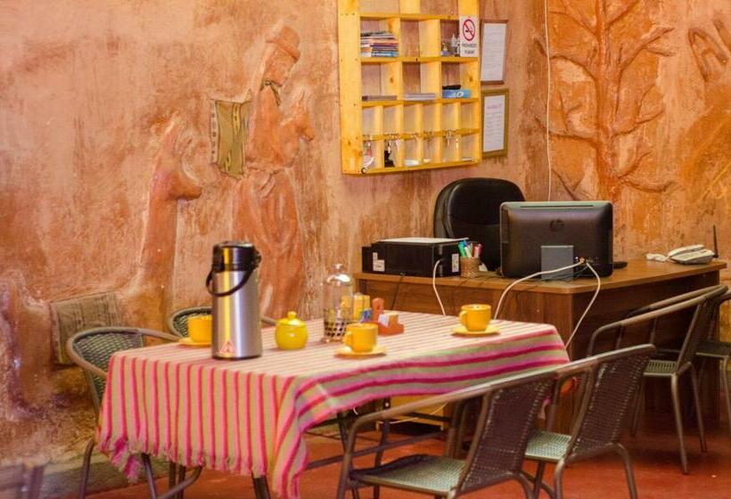 پانسیون Hostal Alabalti