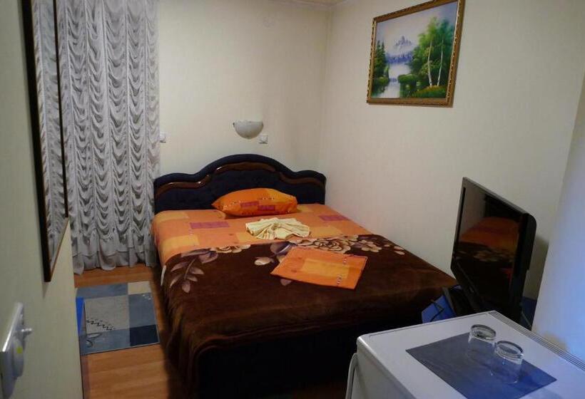 هاستل Utr Jagnjilo 1986