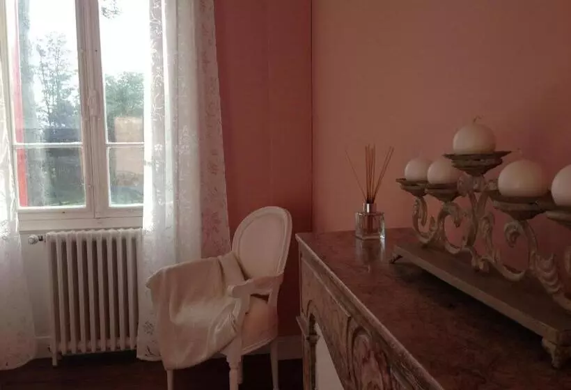 ベッドアンドブレックファースト Les Chambres D Hôtes Du Domaine De Lugazaut