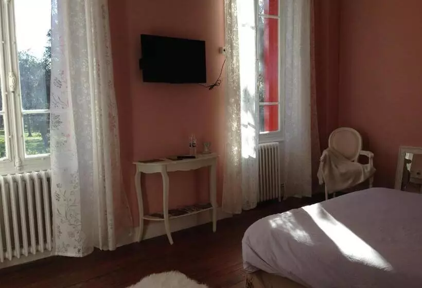 ベッドアンドブレックファースト Les Chambres D Hôtes Du Domaine De Lugazaut