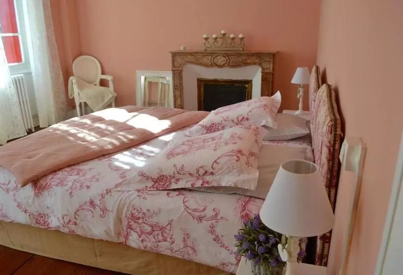 ベッドアンドブレックファースト Les Chambres D Hôtes Du Domaine De Lugazaut