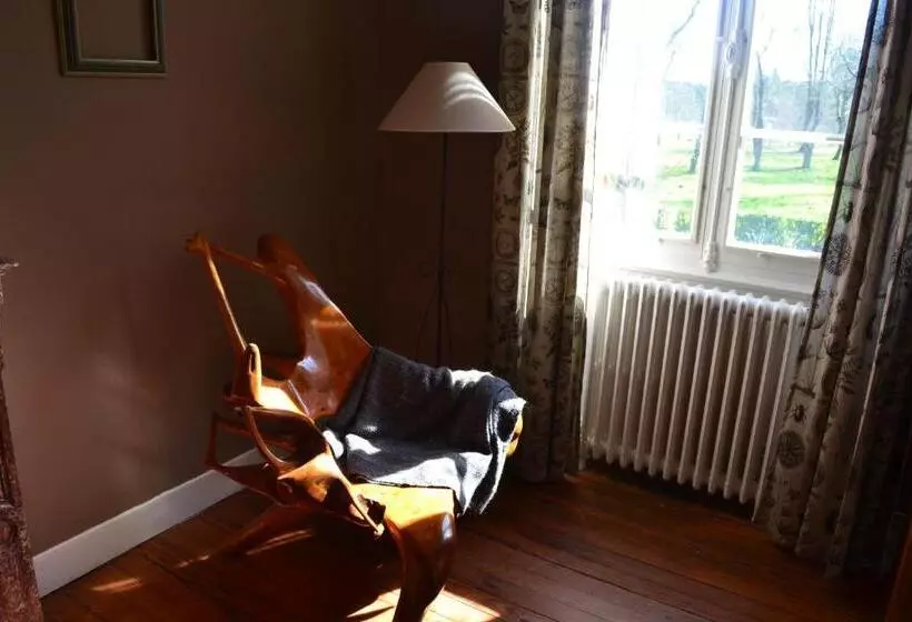 ベッドアンドブレックファースト Les Chambres D Hôtes Du Domaine De Lugazaut
