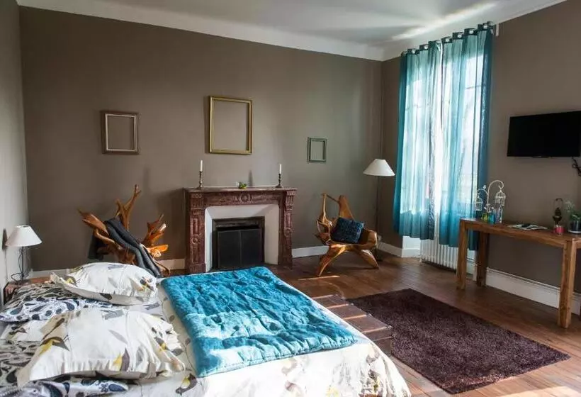 ベッドアンドブレックファースト Les Chambres D Hôtes Du Domaine De Lugazaut