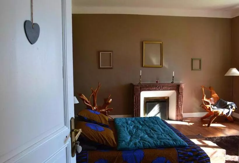 ベッドアンドブレックファースト Les Chambres D Hôtes Du Domaine De Lugazaut