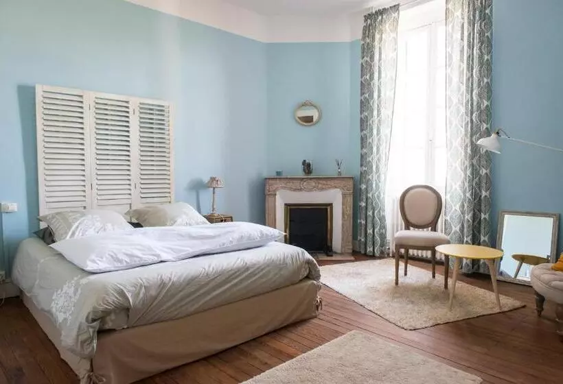 ベッドアンドブレックファースト Les Chambres D Hôtes Du Domaine De Lugazaut