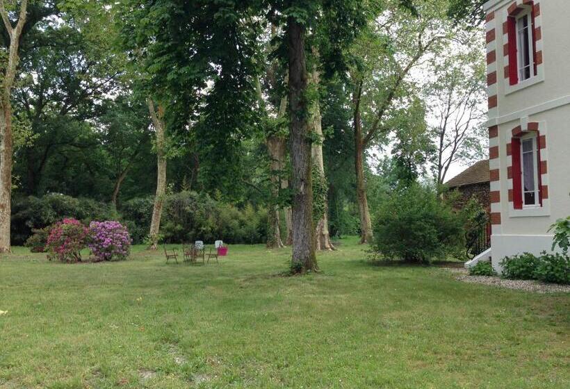 Bed and Breakfast Les Chambres D Hôtes Du Domaine De Lugazaut