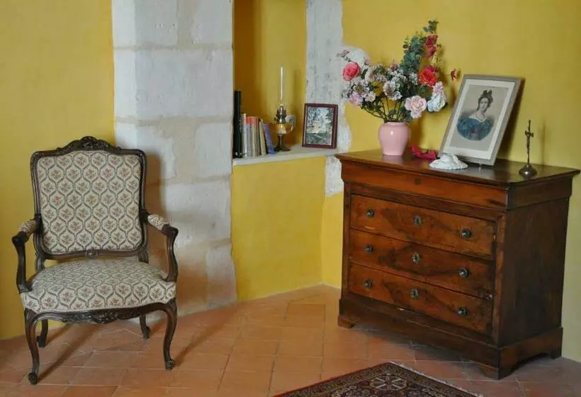 Aamiaismajoitus (B&B) Château La Gentilhommière Du Puits Notre Dame 30 Rue De L église 24110 Saint Léon Sur L Isle
