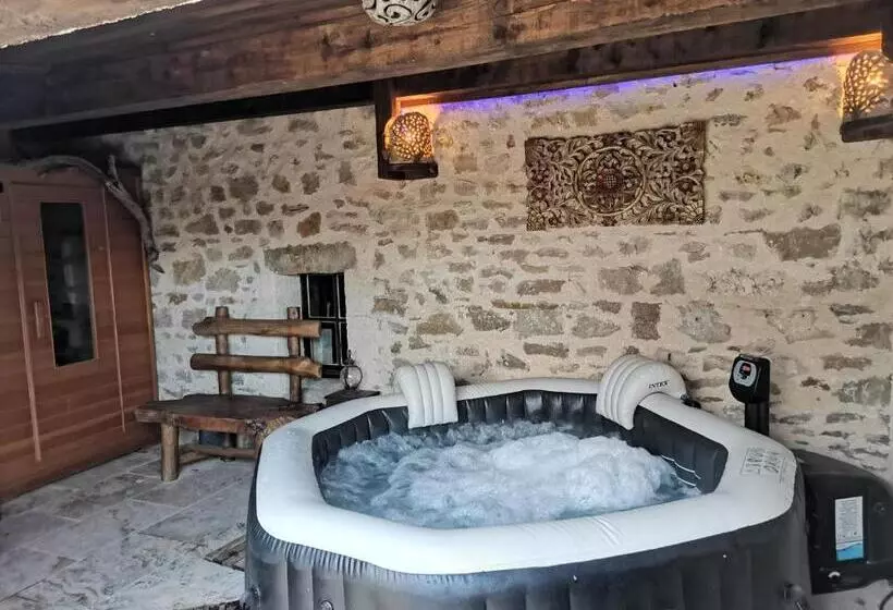 ベッドアンドブレックファースト Suite Médiévale 40m2 Chambre D  Hôte Du Mas Fabrègue