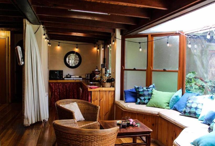 住宿加早餐 Tomah Retreat Studio Breathe With Fireplace