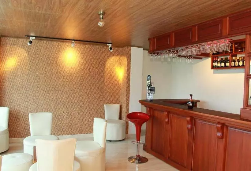 Hotelli 80 Real