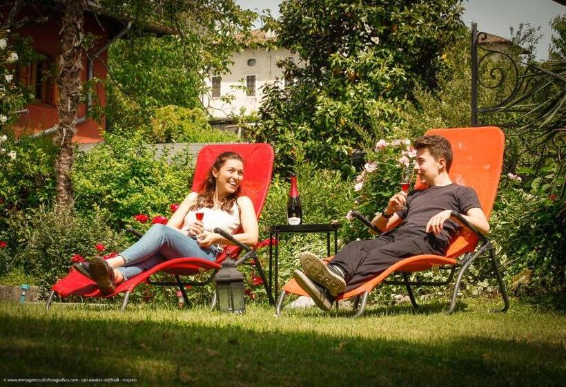 Отель All Antica Scuderia Del Castello