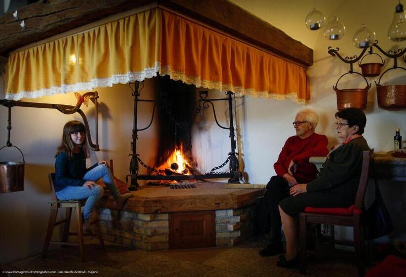 Отель All Antica Scuderia Del Castello