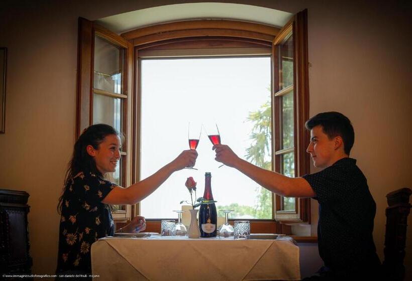 Отель All Antica Scuderia Del Castello