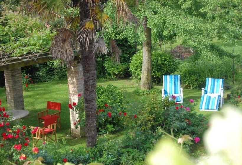 Отель All Antica Scuderia Del Castello