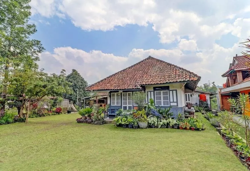 Hotelli Oyo Homes 90850 Cibeunying Eco Tourism Homestay Cibodas Maribaya 2