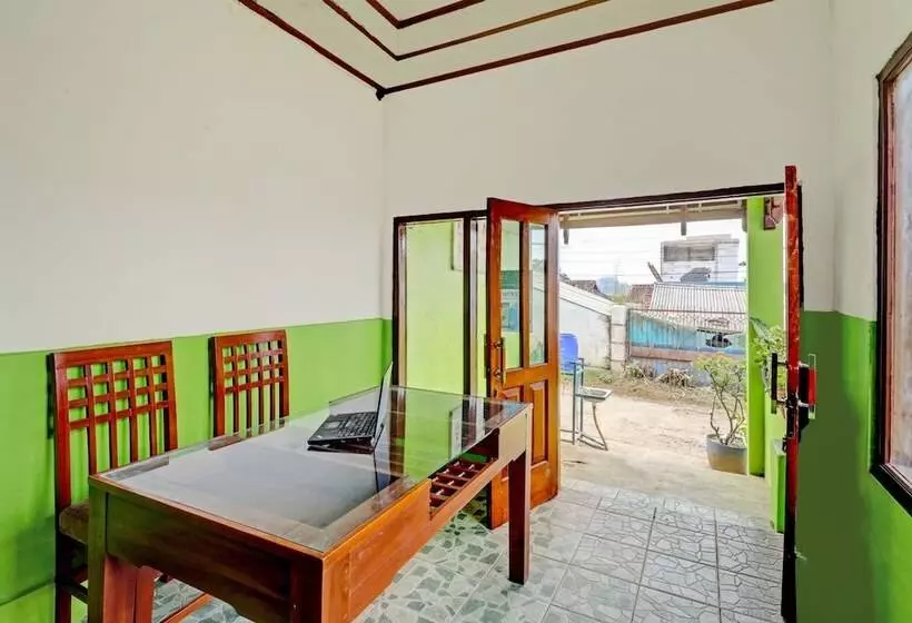 Hotelli Oyo Homes 90850 Cibeunying Eco Tourism Homestay Cibodas Maribaya 2