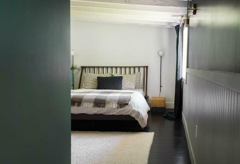 הוסטל Coop 004 Large Deluxe Room With Pool And Bar