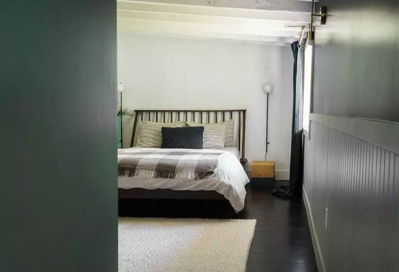 ユースホステル Coop 004 Large Deluxe Room With Pool And Bar