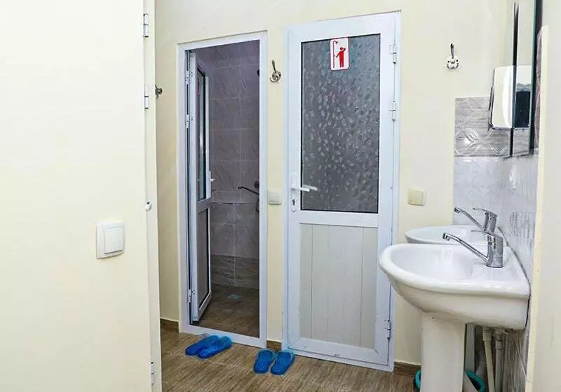 هاستل House De Moon