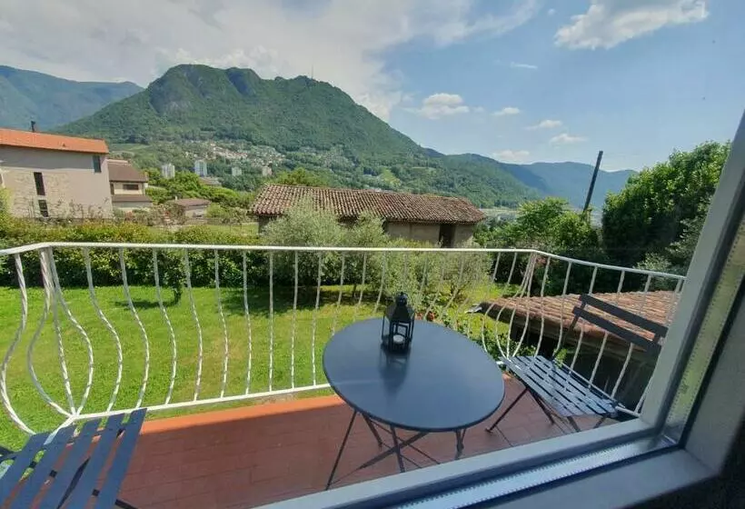 Aamiaismajoitus (B&B) Golden Hill   Big Rooms With Kitchen And Garden