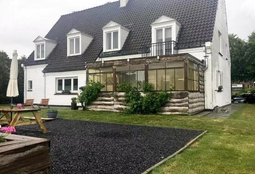 Aamiaismajoitus (B&B) Maison Blanche