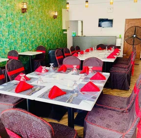 Hotelli Ruwanara Royal Majestry