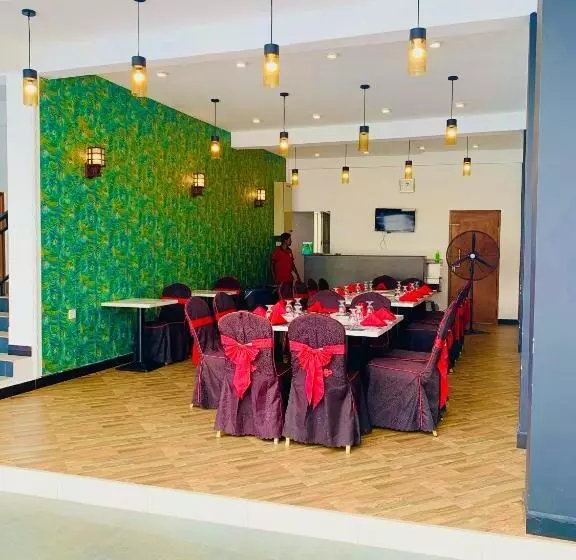 Hotelli Ruwanara Royal Majestry