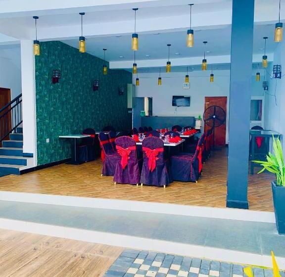 فندق Ruwanara Royal Majestry