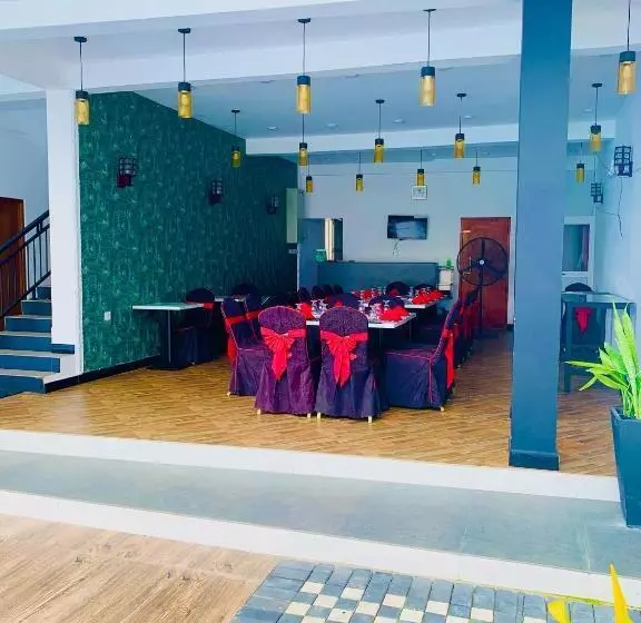 Hotelli Ruwanara Royal Majestry