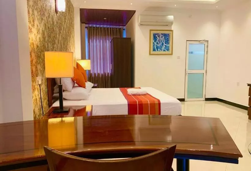 Hotelli Ruwanara Royal Majestry