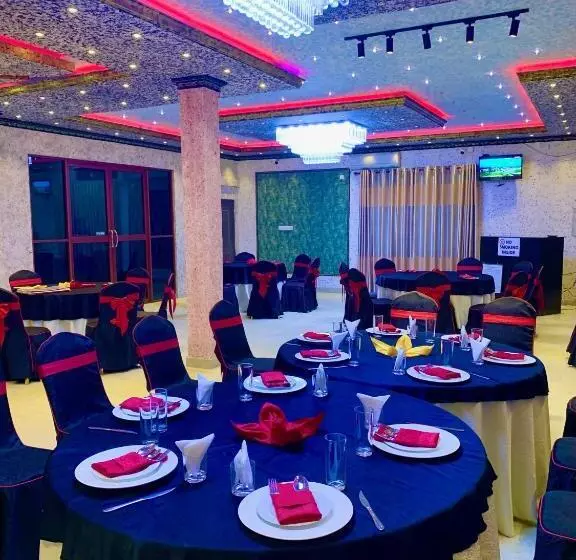 Hotelli Ruwanara Royal Majestry