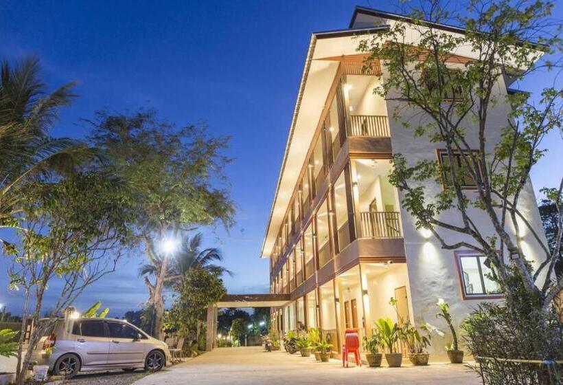 בית מלון כפרי Yaibua