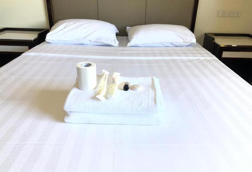 Meaco Royal Hotel  Aparri