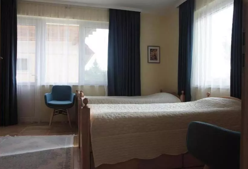 ペンション Gurudeva Bhavan